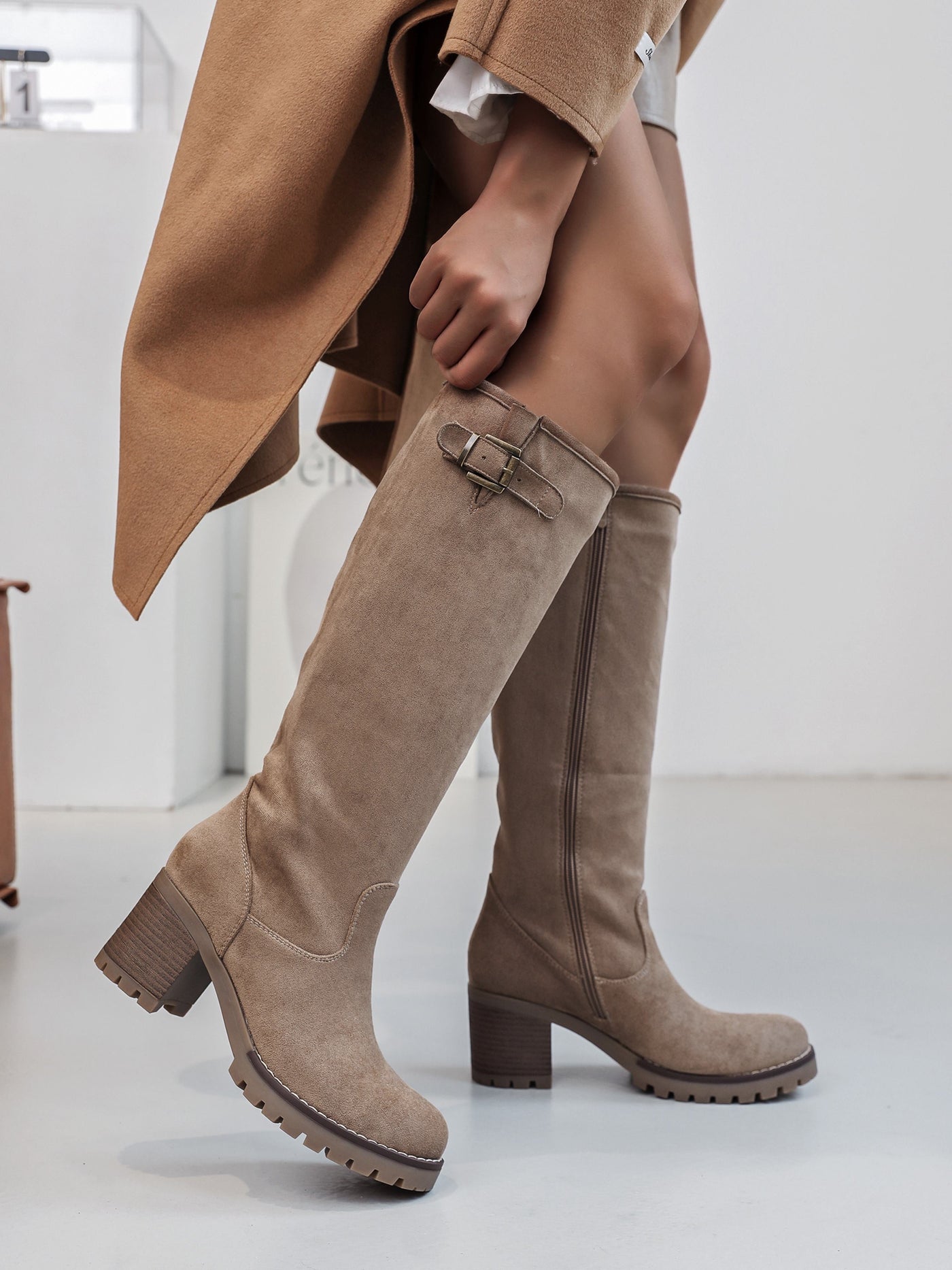 Isabella™ | Botines taupe con hebilla ajustable