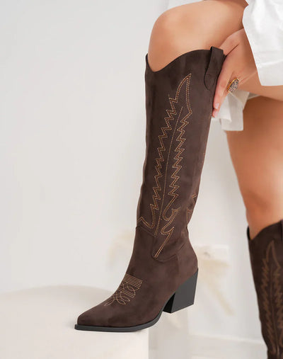 Camila™ | Botas vaqueras de ante marrones con bordado