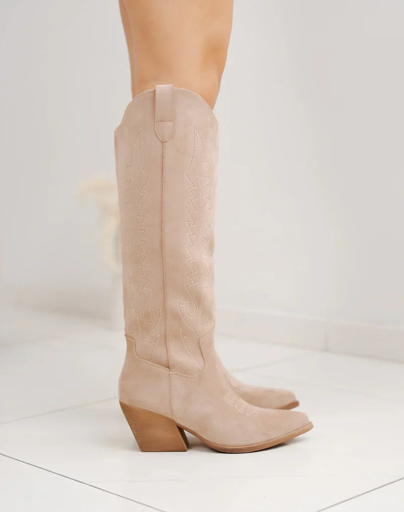 Valentina™ | Botas vaqueras de ante taupe con bordado